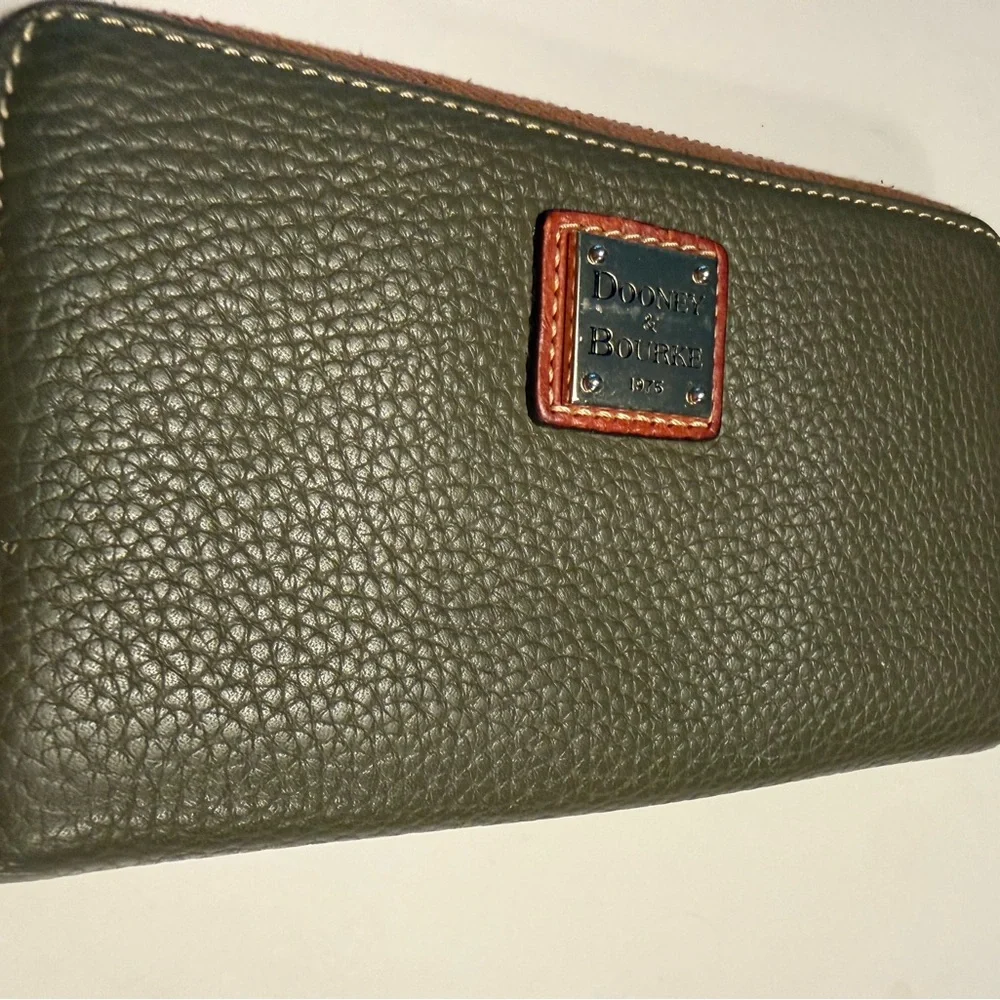 Dooney & Bourke Olive Green Leather Wallet - Picture 10 of 13